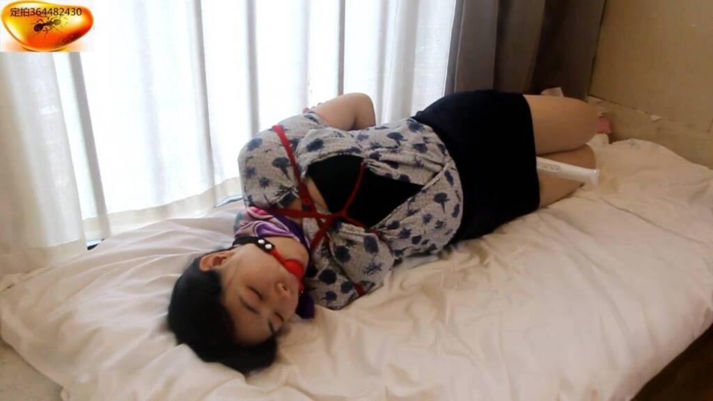 【绳舞飞扬】菲儿空姐巨胸惨遭捏奶绑架+扎带逃脱（完整版）:紧缚驷马+巨胸惨遭捏奶蹂躏+超大口球禁声+棒棒强高+扎带捆绑求生脱逃限时-视频-5元站