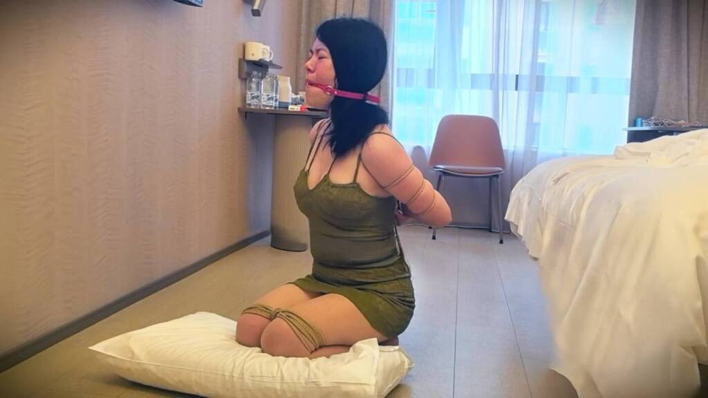 【忧郁的笨鸟】曼曼勒颈单股五花+押解+罚跪+口水直流!-视频-5元站