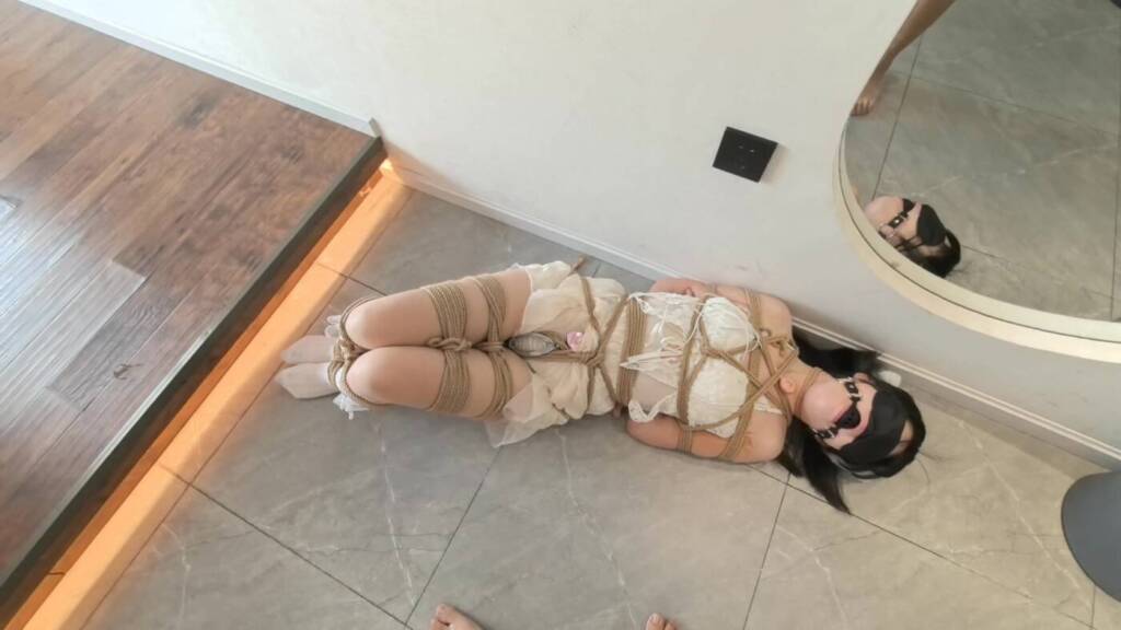 图片[2]-【FXX】直立缚踮脚绞刑 掐BO 震动乳夹 微型入体TD贞操锁 肉丝白袜 SP TK 狐尾 单手套 电击 开口夹释放口水 抽插 乳胶头套ZX-视频-5元站