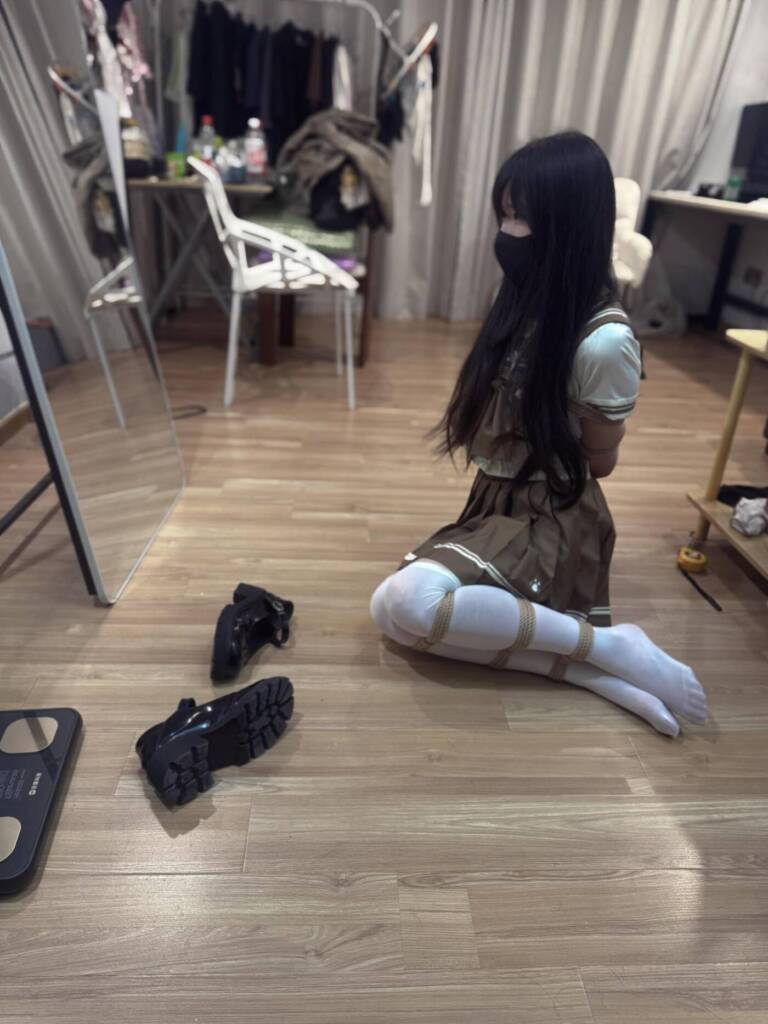 【wokunle】三十七弹，微剧情之网瘾少女被家教老师闺蜜惩罚绑着打游戏-视频-5元站