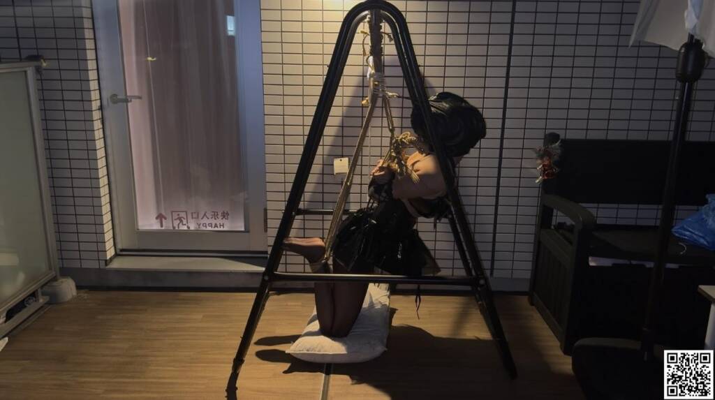 【青浦小屋】情侣主奴 又反奴为主 骗黑丝小恶魔女友练绳吊缚-视频-5元站