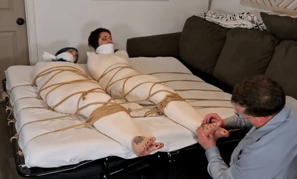 Mia Hope and Skull Candy Bri – Gagged, Wrapped, Roped and Foot Rubbed-视频-5元站