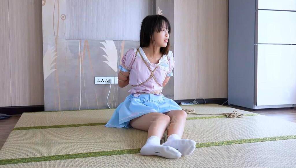 【子衿原创】小凝极限五花 勒的太疼了-视频-5元站