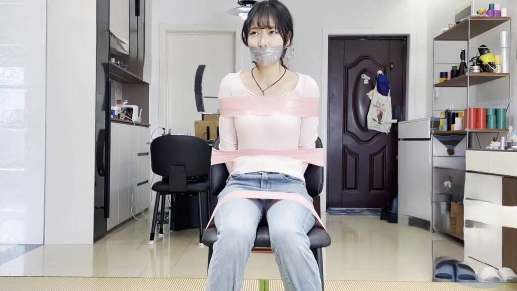 【默示录】新模小羽，日系清纯女生的胶带捆绑~-视频-5元站