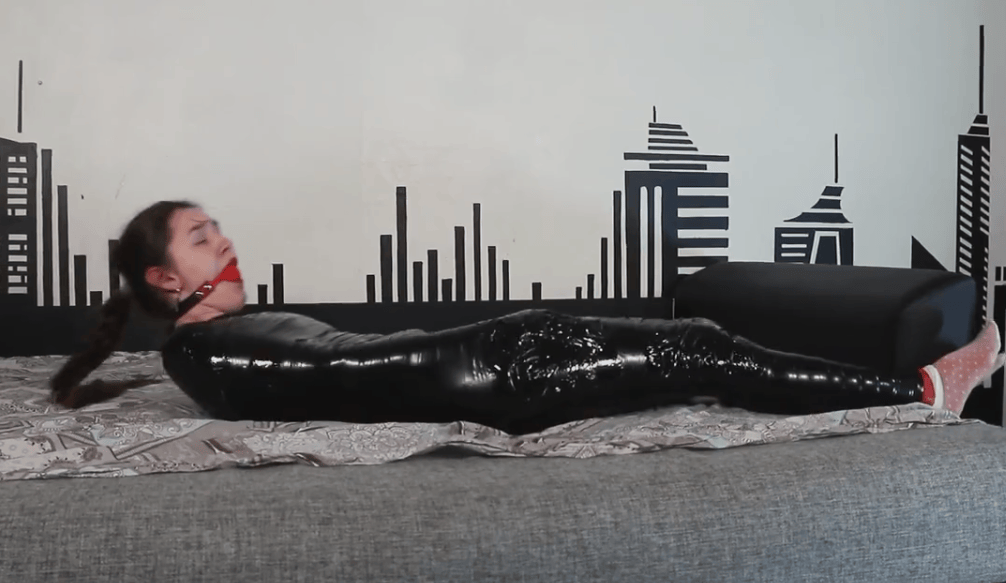 Stacy – Secret Agent’s Nightmare: Foot Licking in Tight Pvc Mummification-视频-5元站