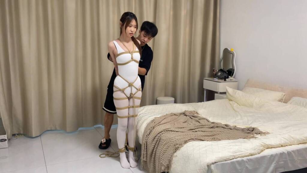 【贝特原创】倩倩 JK制服小白袜日式口环捆绑挣扎 舞蹈服白丝欧式捆绑牵引5.5cm大口球口水直流-视频-5元站