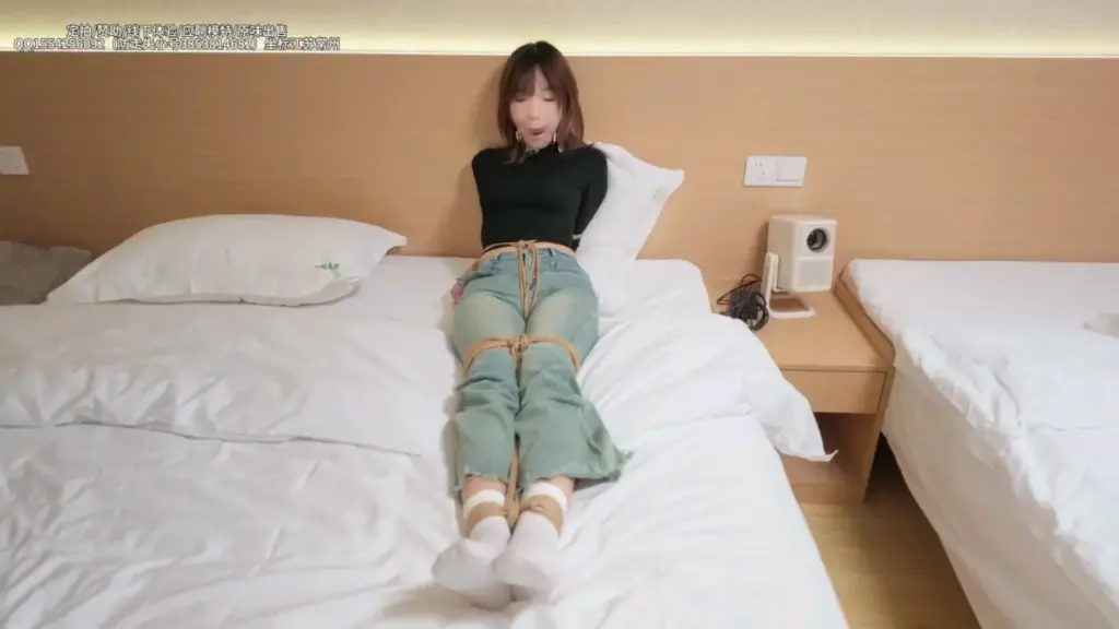 【XcTian】小云尝试三种不同口球试戴 被发现后绑在床上勒股绳放置-视频-5元站
